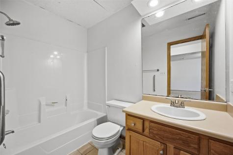 5013 N Willowbend Road NE Cedar Rapids IA 52411