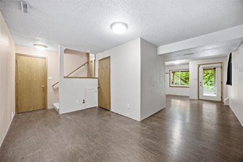 5013 N Willowbend Road NE Cedar Rapids IA 52411