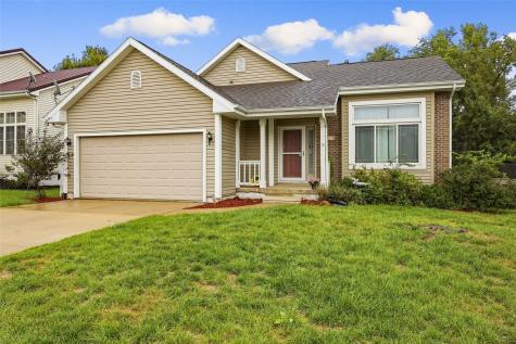 5013 N Willowbend Road NE Cedar Rapids IA 52411