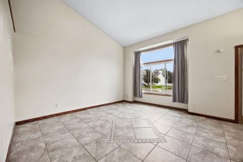 5013 N Willowbend Road NE Cedar Rapids IA 52411