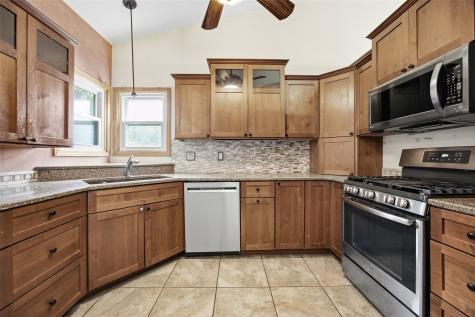 5013 N Willowbend Road NE Cedar Rapids IA 52411