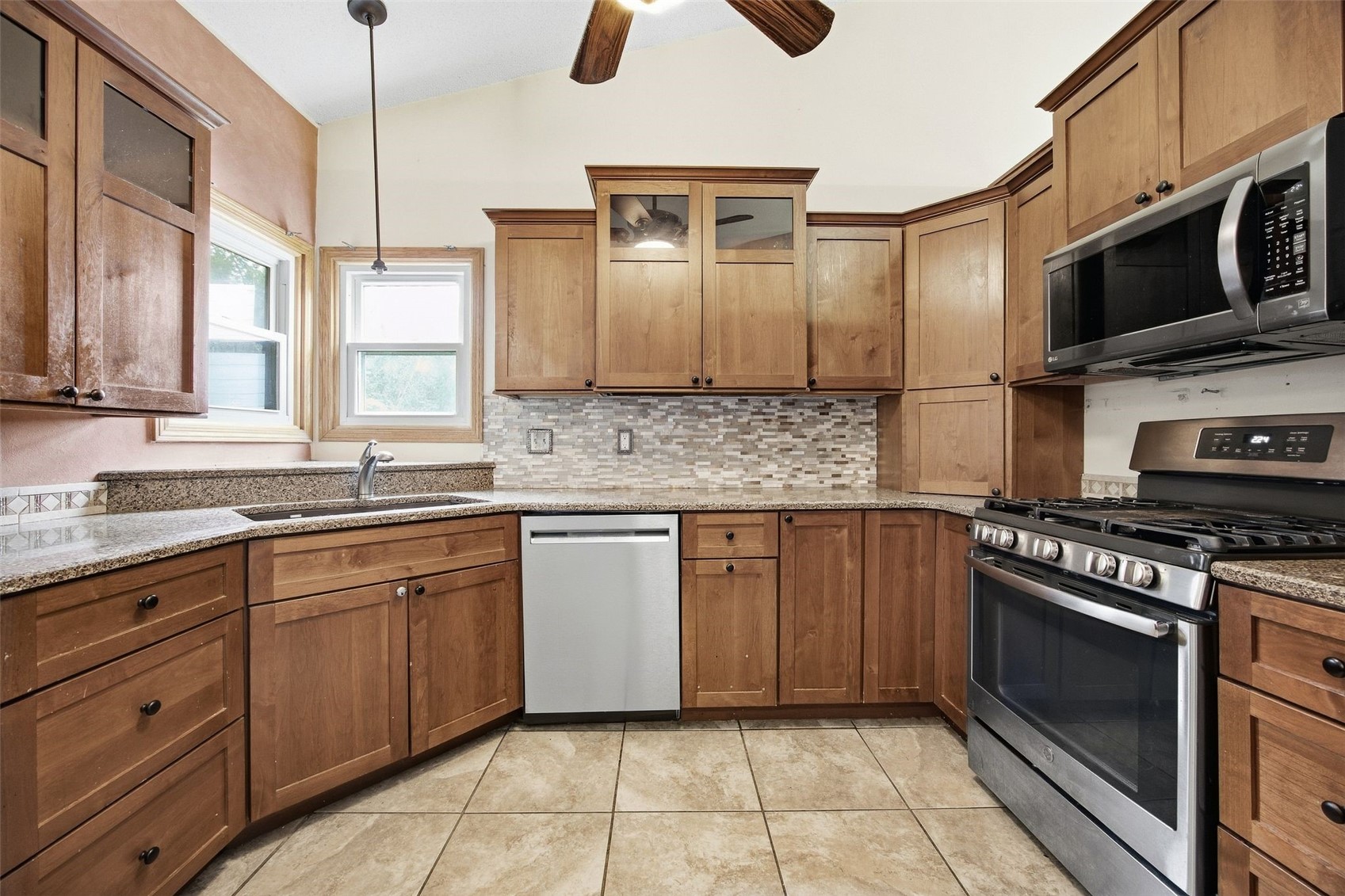 5013 N Willowbend Road NE Cedar Rapids IA 52411
