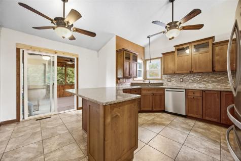5013 N Willowbend Road NE Cedar Rapids IA 52411