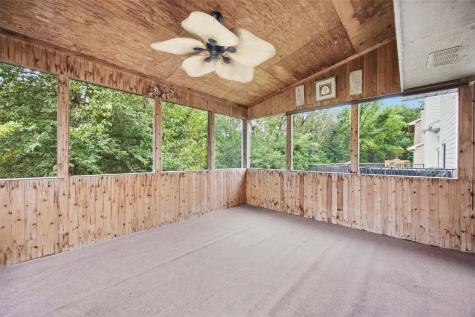 5013 N Willowbend Road NE Cedar Rapids IA 52411