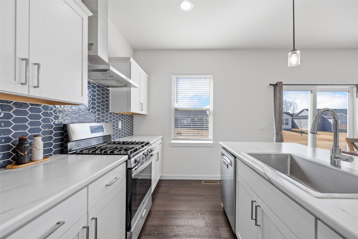 327 Meadows Field Drive NE Cedar Rapids IA 52402