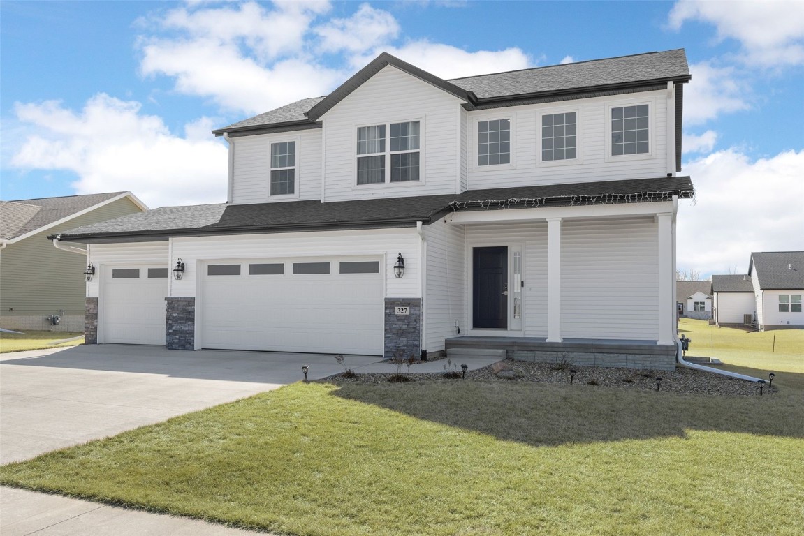 327 Meadows Field Drive NE Cedar Rapids IA 52402