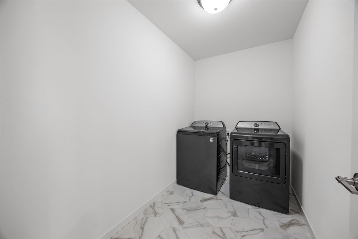 327 Meadows Field Drive NE Cedar Rapids IA 52402
