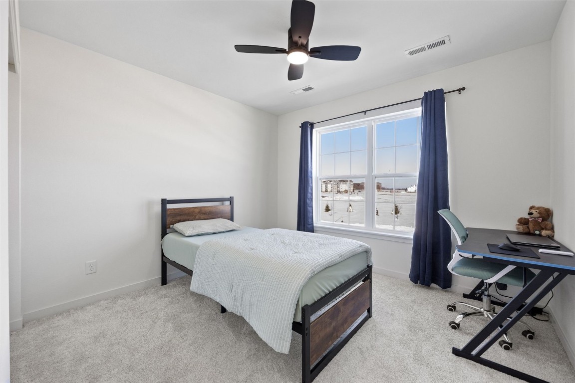 327 Meadows Field Drive NE Cedar Rapids IA 52402