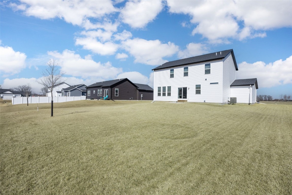 327 Meadows Field Drive NE Cedar Rapids IA 52402
