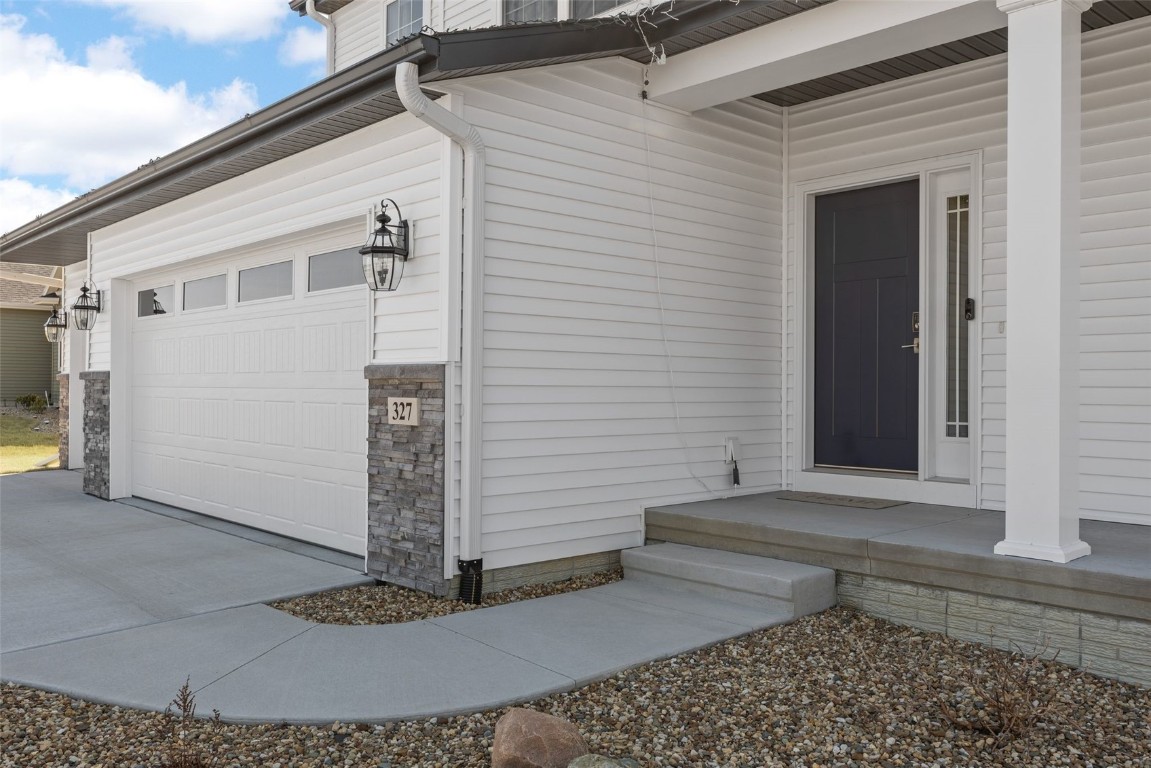 327 Meadows Field Drive NE Cedar Rapids IA 52402