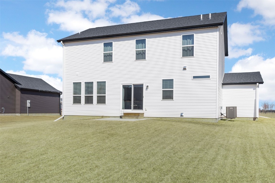 327 Meadows Field Drive NE Cedar Rapids IA 52402