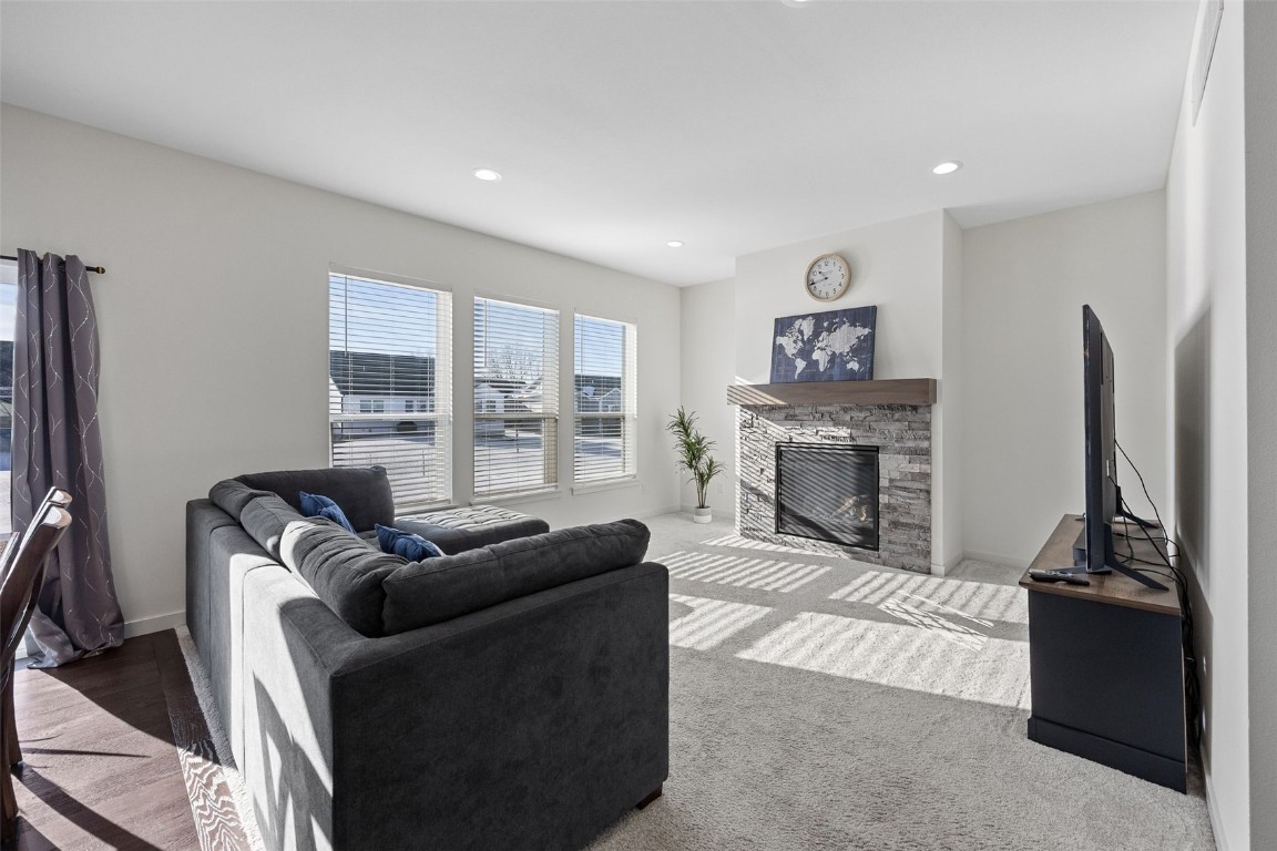 327 Meadows Field Drive NE Cedar Rapids IA 52402
