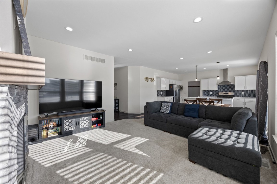 327 Meadows Field Drive NE Cedar Rapids IA 52402