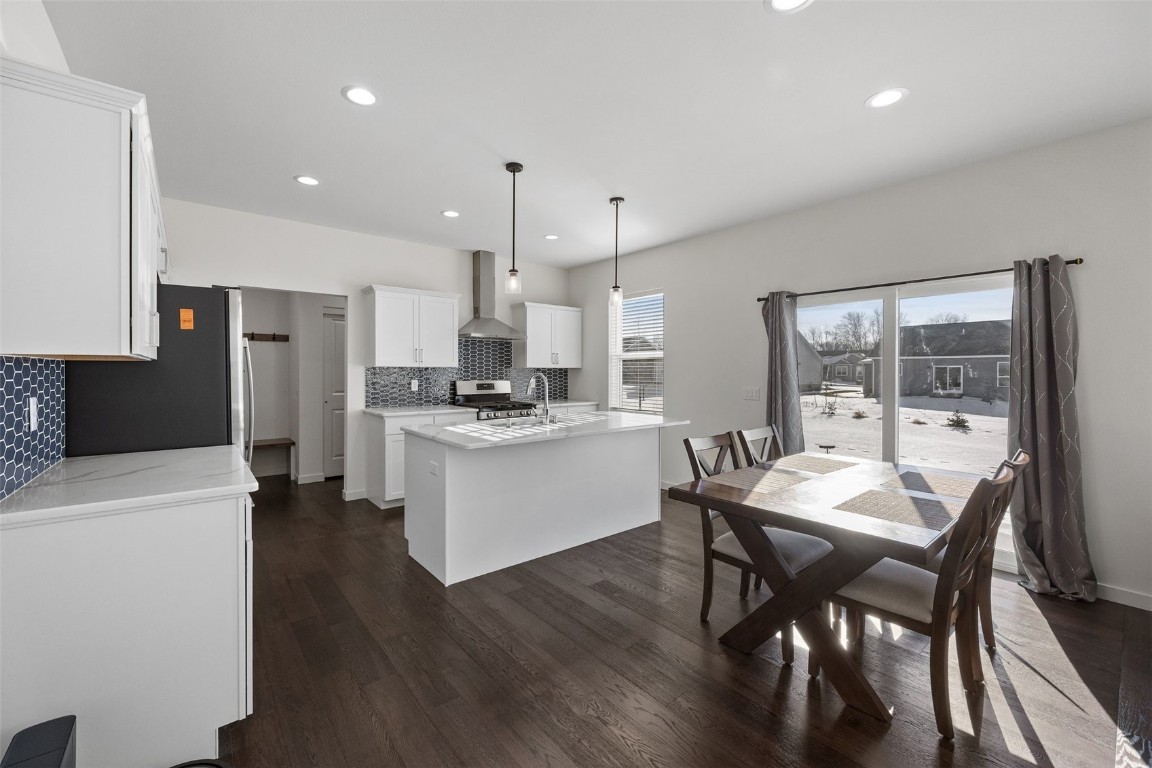 327 Meadows Field Drive NE Cedar Rapids IA 52402