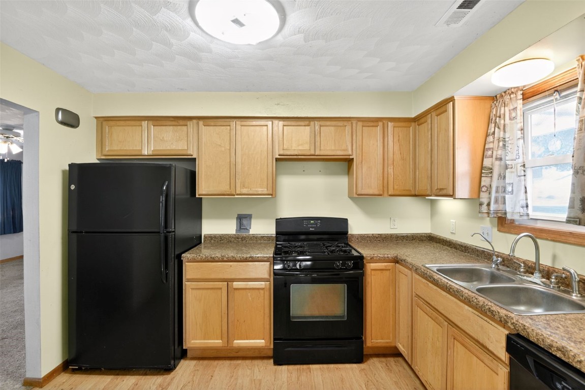 206 Winter Street IA 52729