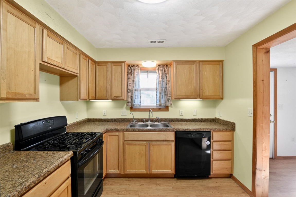 206 Winter Street IA 52729