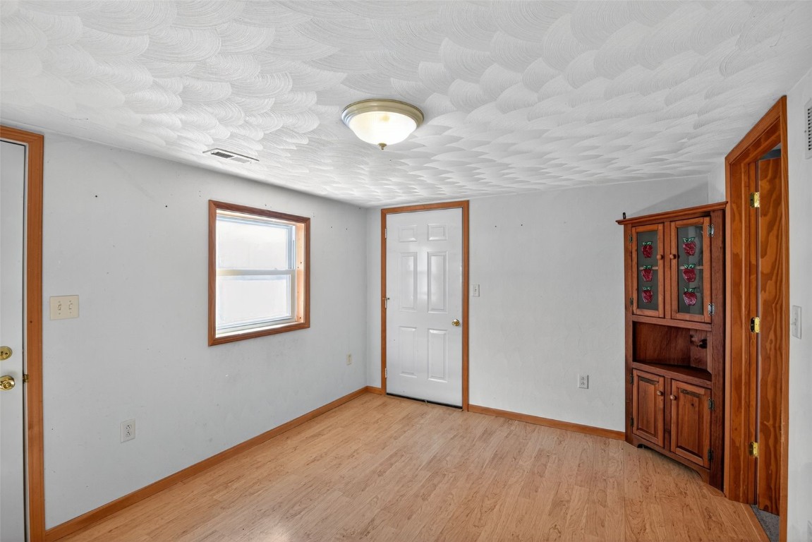 206 Winter Street IA 52729