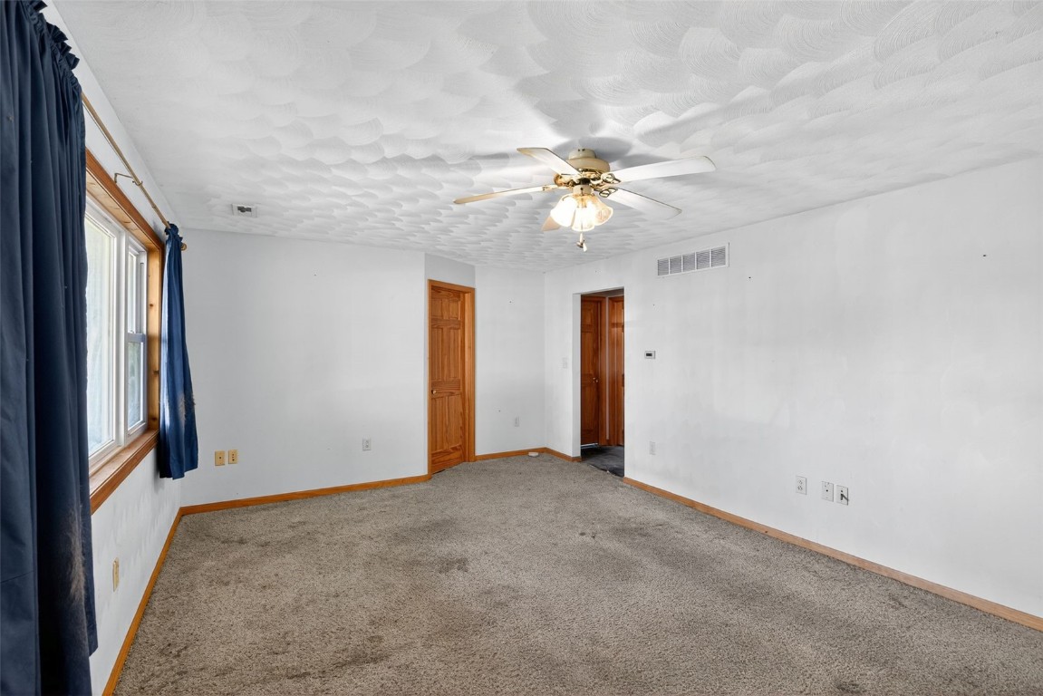 206 Winter Street IA 52729