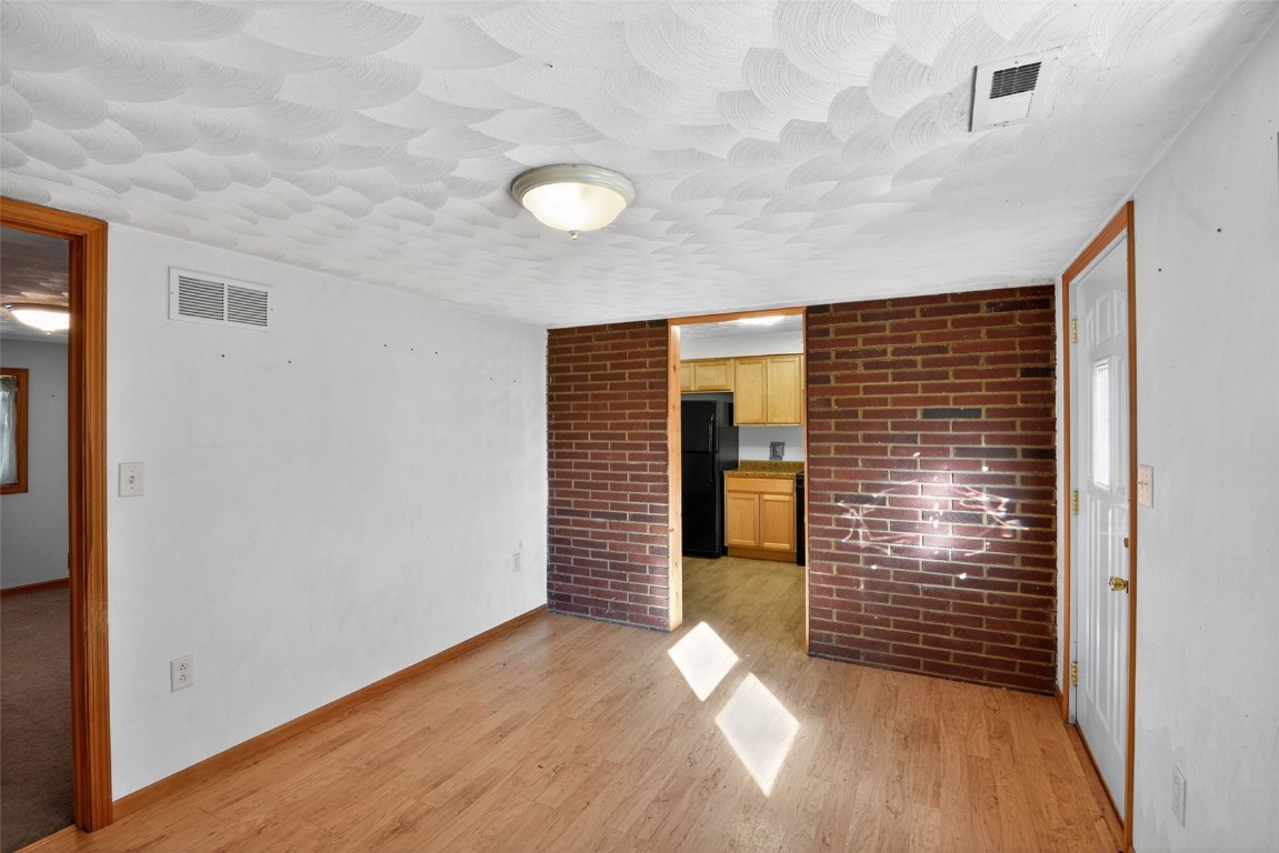 206 Winter Street IA 52729