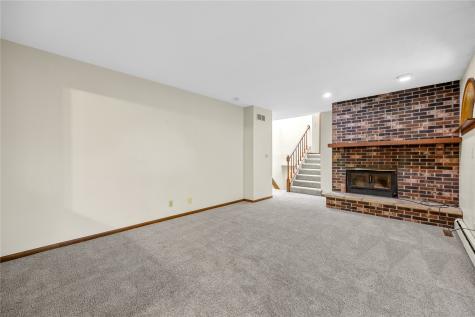356 East Post Road SE Cedar Rapids IA 52403