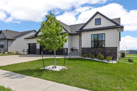 1404 Green Oak Pass Tiffin IA 52340