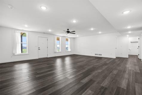 1404 Green Oak Pass Tiffin IA 52340