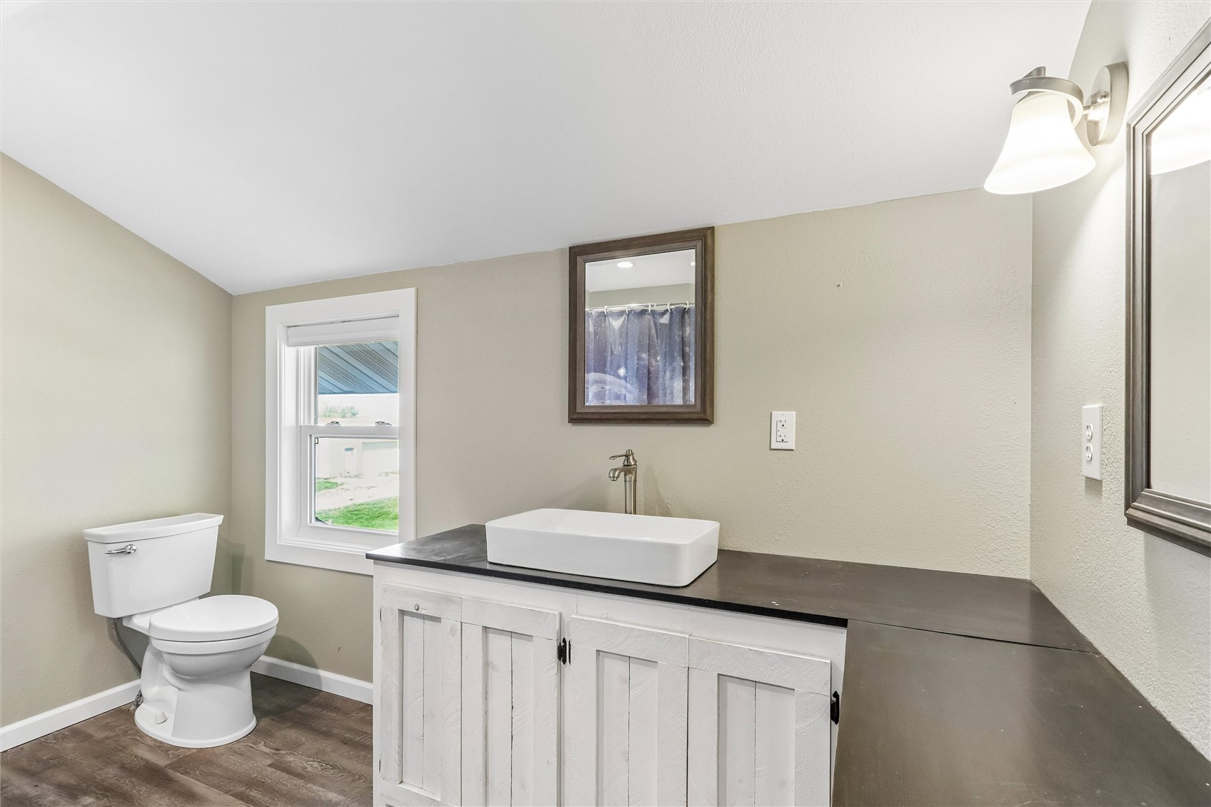 7544 Highway 21 Belle Plaine IA 52208