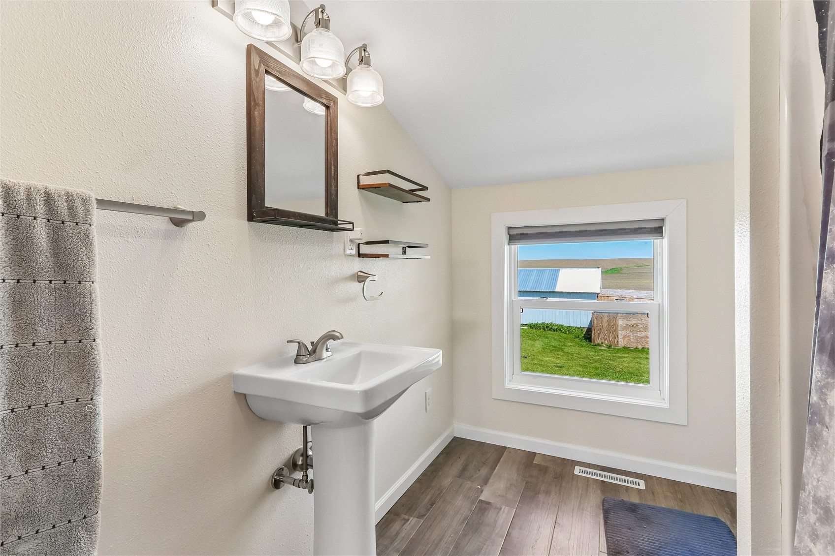 7544 Highway 21 Belle Plaine IA 52208