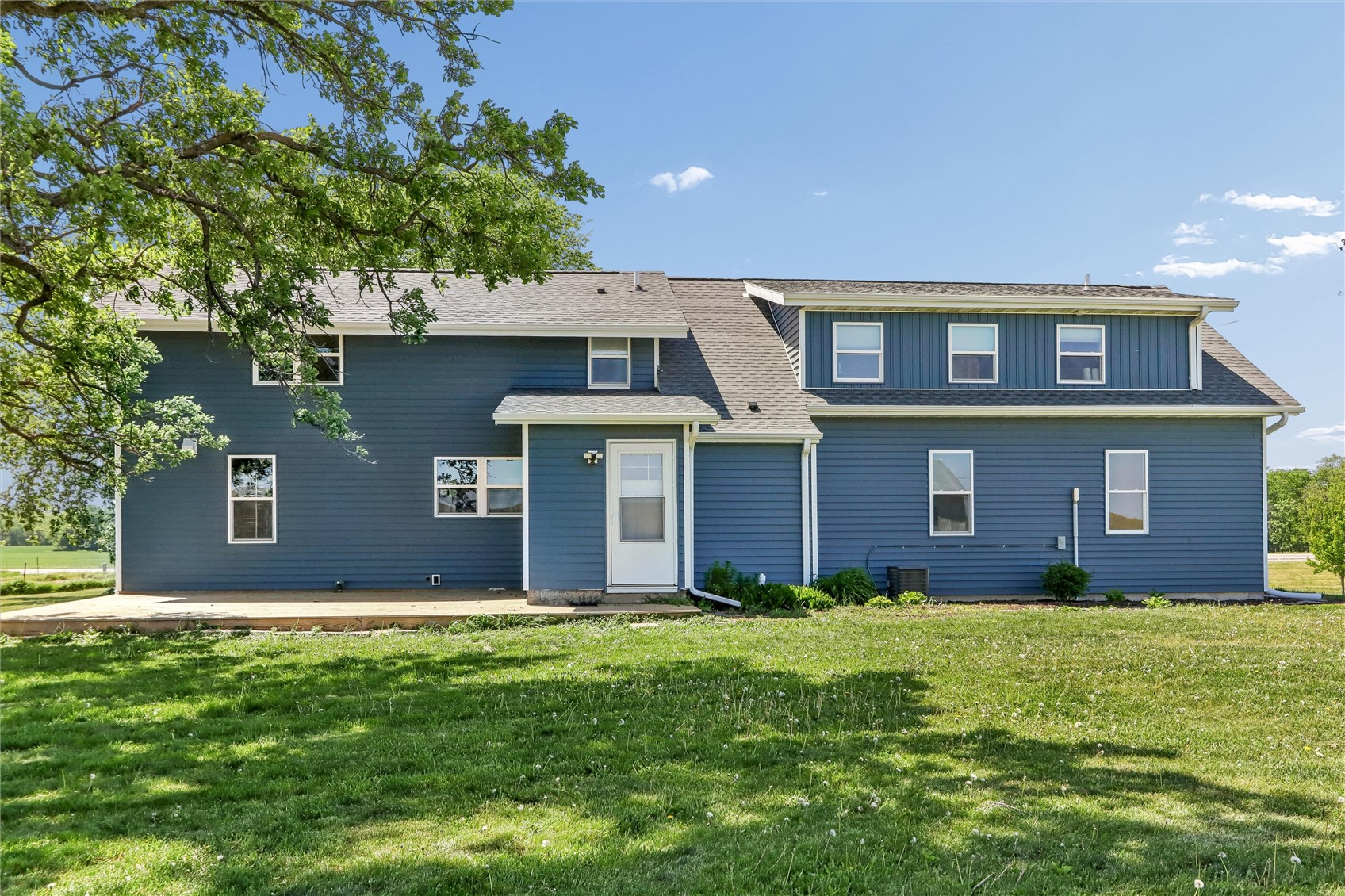 7544 Highway 21 Belle Plaine IA 52208