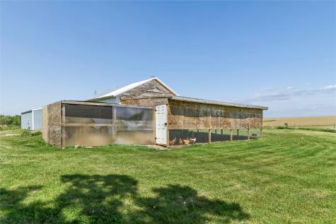 7544 Highway 21 Belle Plaine IA 52208