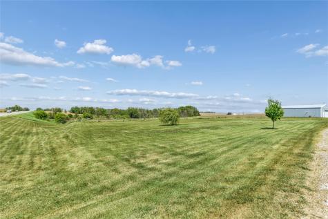 7544 Highway 21 Belle Plaine IA 52208