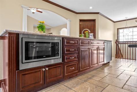4452 Plumberry Road Ely IA 52227