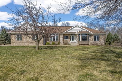 4452 Plumberry Road Ely IA 52227