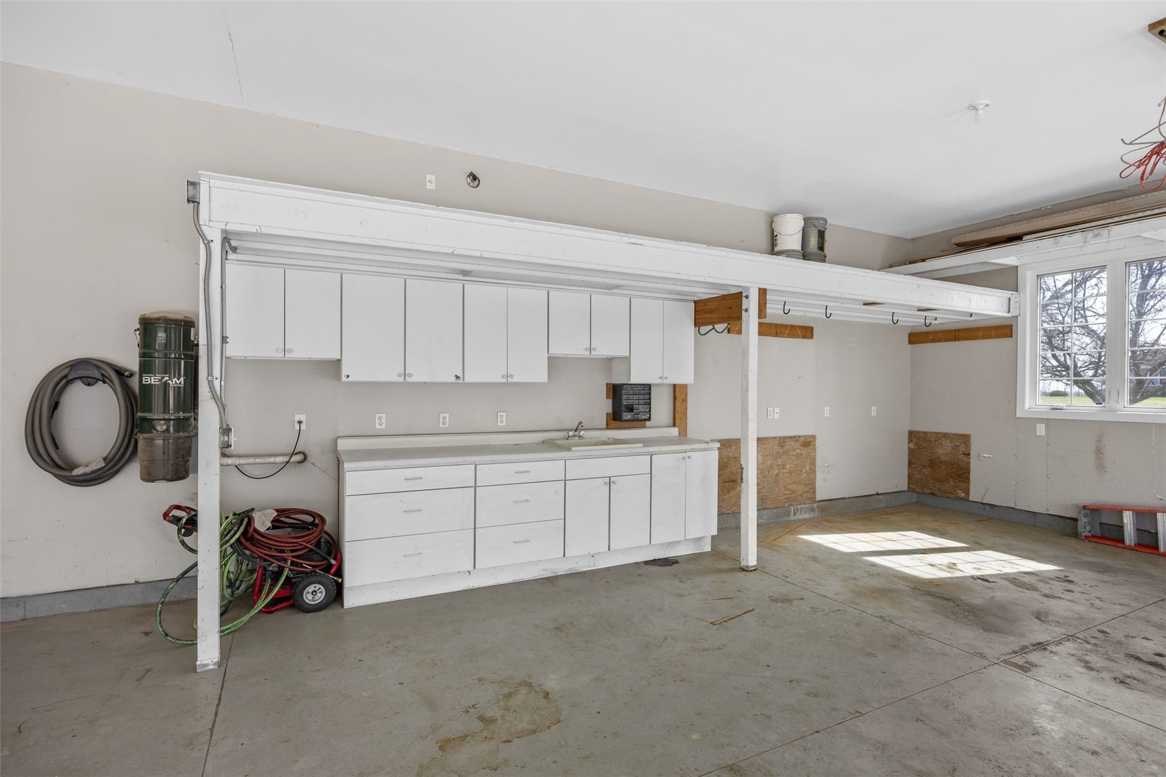4452 Plumberry Road Ely IA 52227
