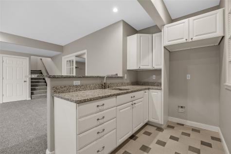 4452 Plumberry Road Ely IA 52227
