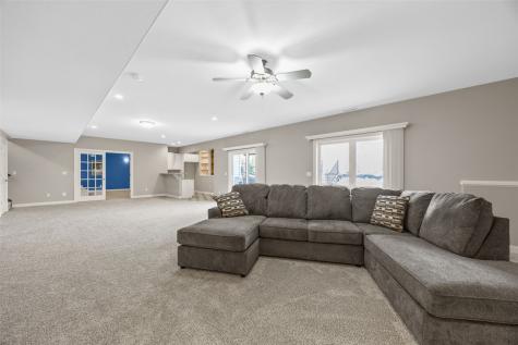 4452 Plumberry Road Ely IA 52227