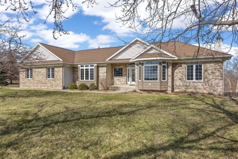 4452 Plumberry Road Ely IA 52227