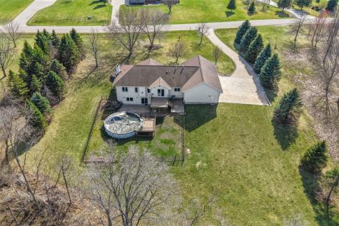 4452 Plumberry Road Ely IA 52227