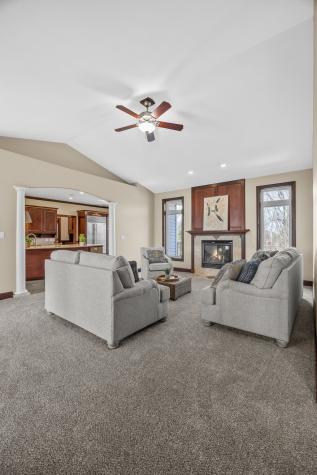 4452 Plumberry Road Ely IA 52227
