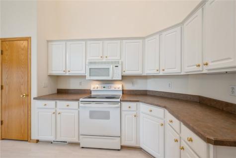 2500 Creekside Drive Hiawatha IA 52233