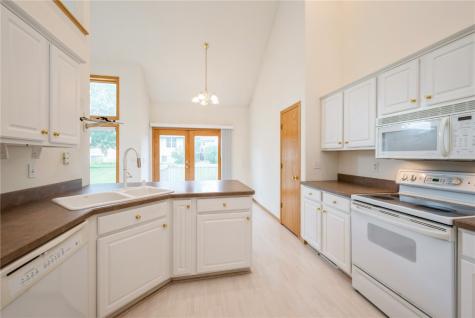 2500 Creekside Drive Hiawatha IA 52233