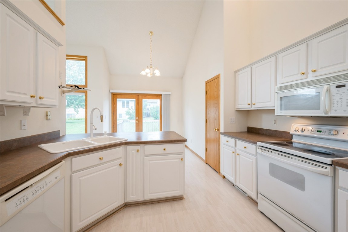 2500 Creekside Drive Hiawatha IA 52233