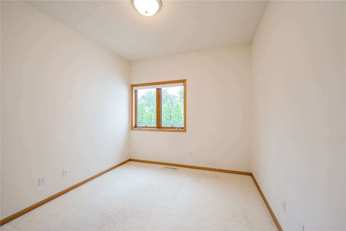 2500 Creekside Drive Hiawatha IA 52233