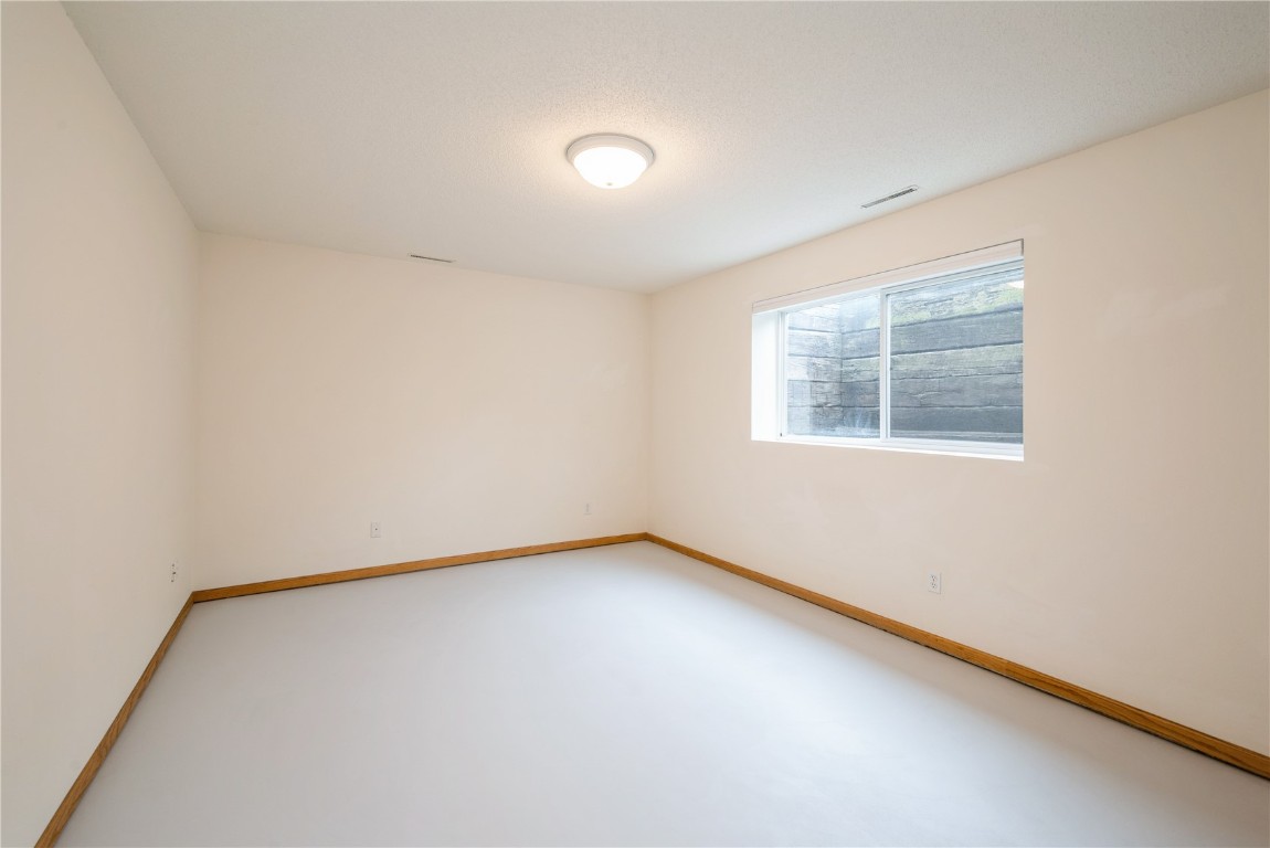 2500 Creekside Drive Hiawatha IA 52233