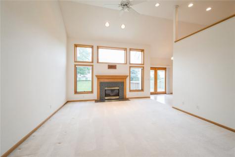 2500 Creekside Drive Hiawatha IA 52233
