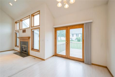 2500 Creekside Drive Hiawatha IA 52233