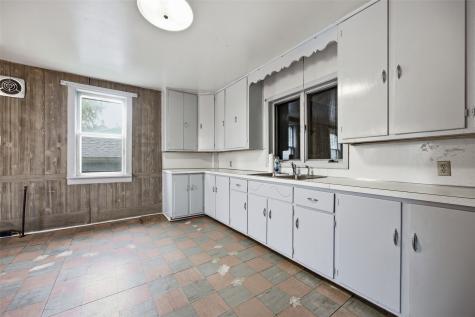 215 53rd Avenue Amana IA 52203