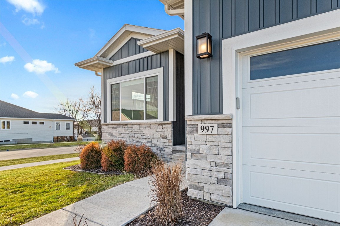 997 Thomas Circle Tiffin IA 52340