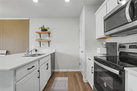 2786 Anne Drive Hiawatha IA 52233