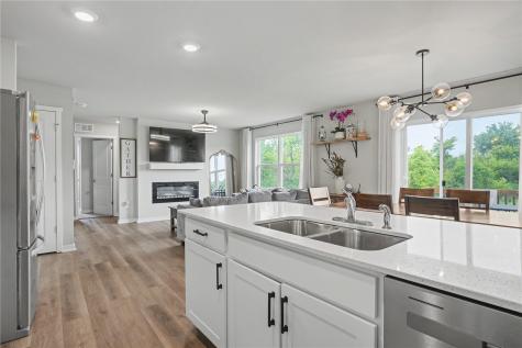2786 Anne Drive Hiawatha IA 52233